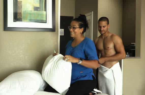 Ele consegue foder a faxineira do hotel